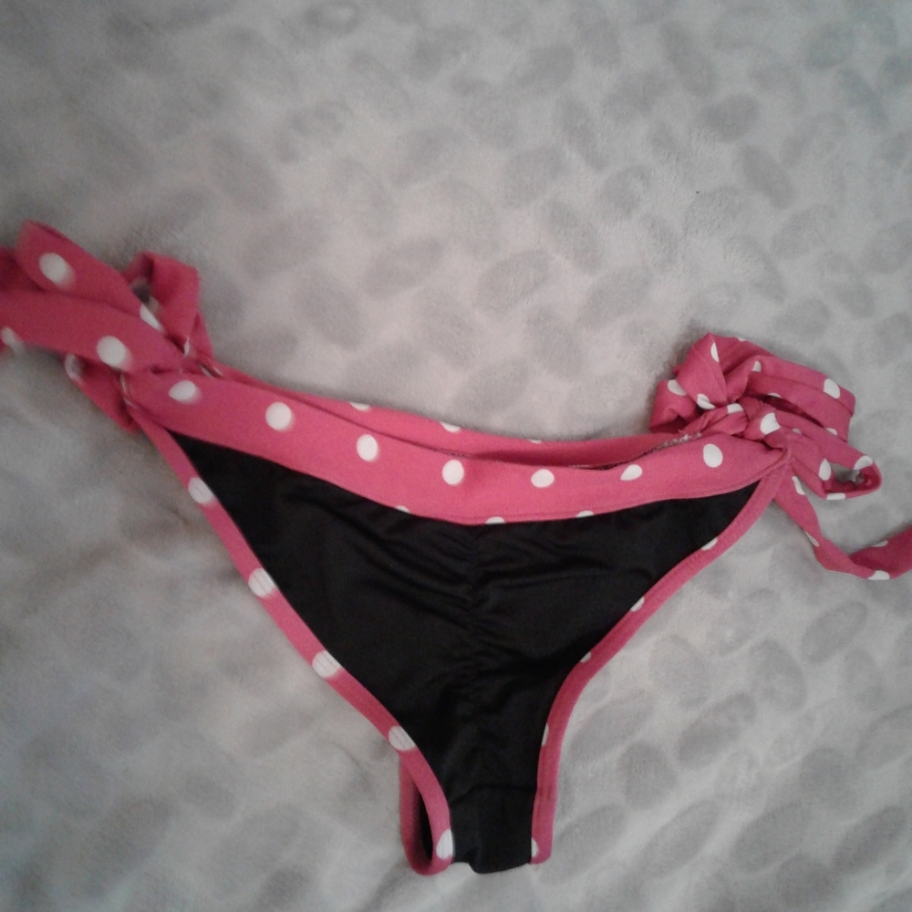 Black and pink bikini - Picture 3 of 3